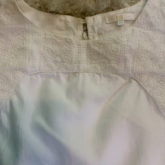 Laju Embroidered Sleeveless Top - Picture 4 of 7